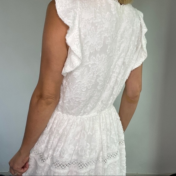 Gibson Latimer White Lace & Floral Dress - Picture 3 of 9